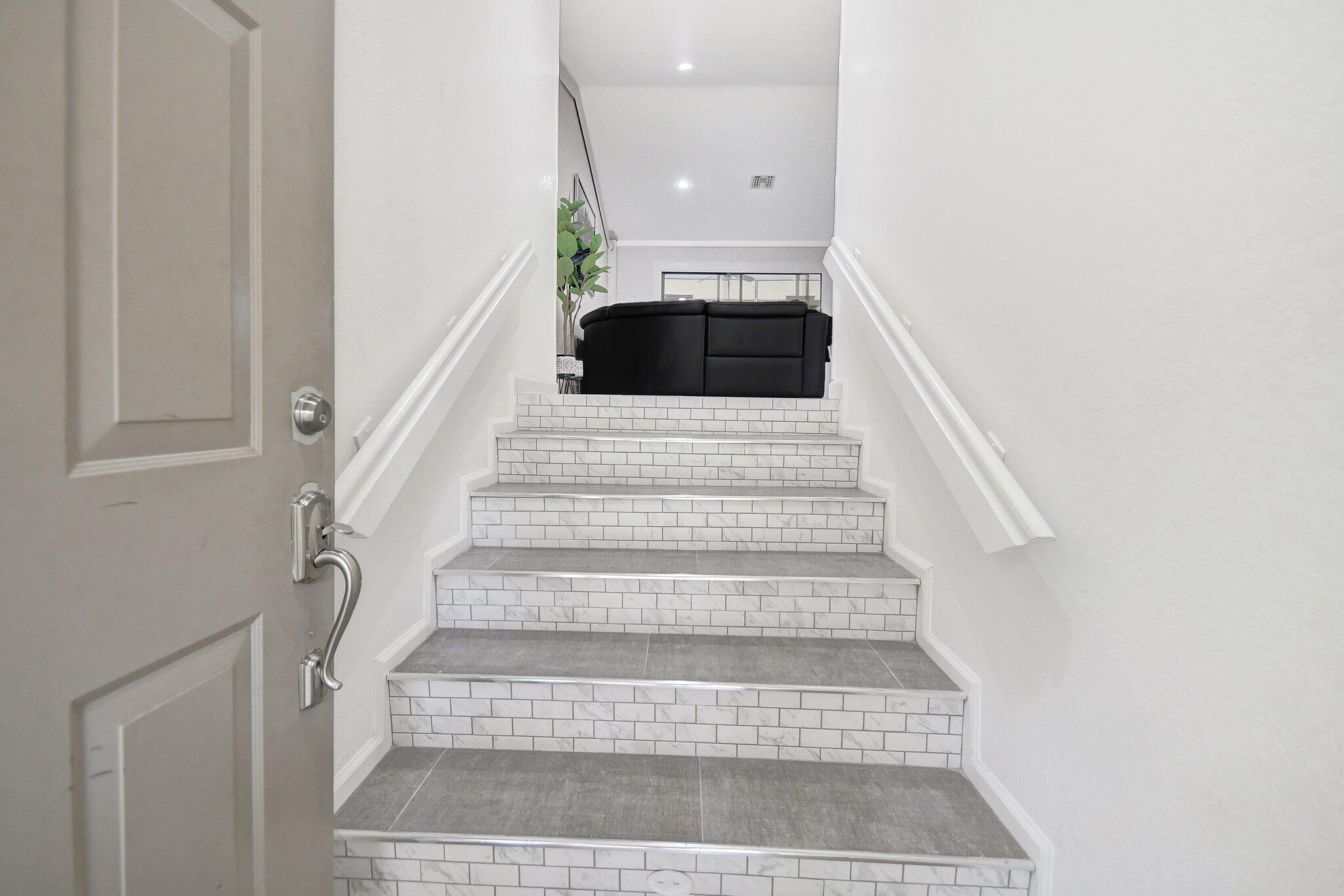 5700 Coach House Circle, Unit G Boca Raton, FL 33486 - Photo 4 of 40 4-web-or-mls-DSC_0001