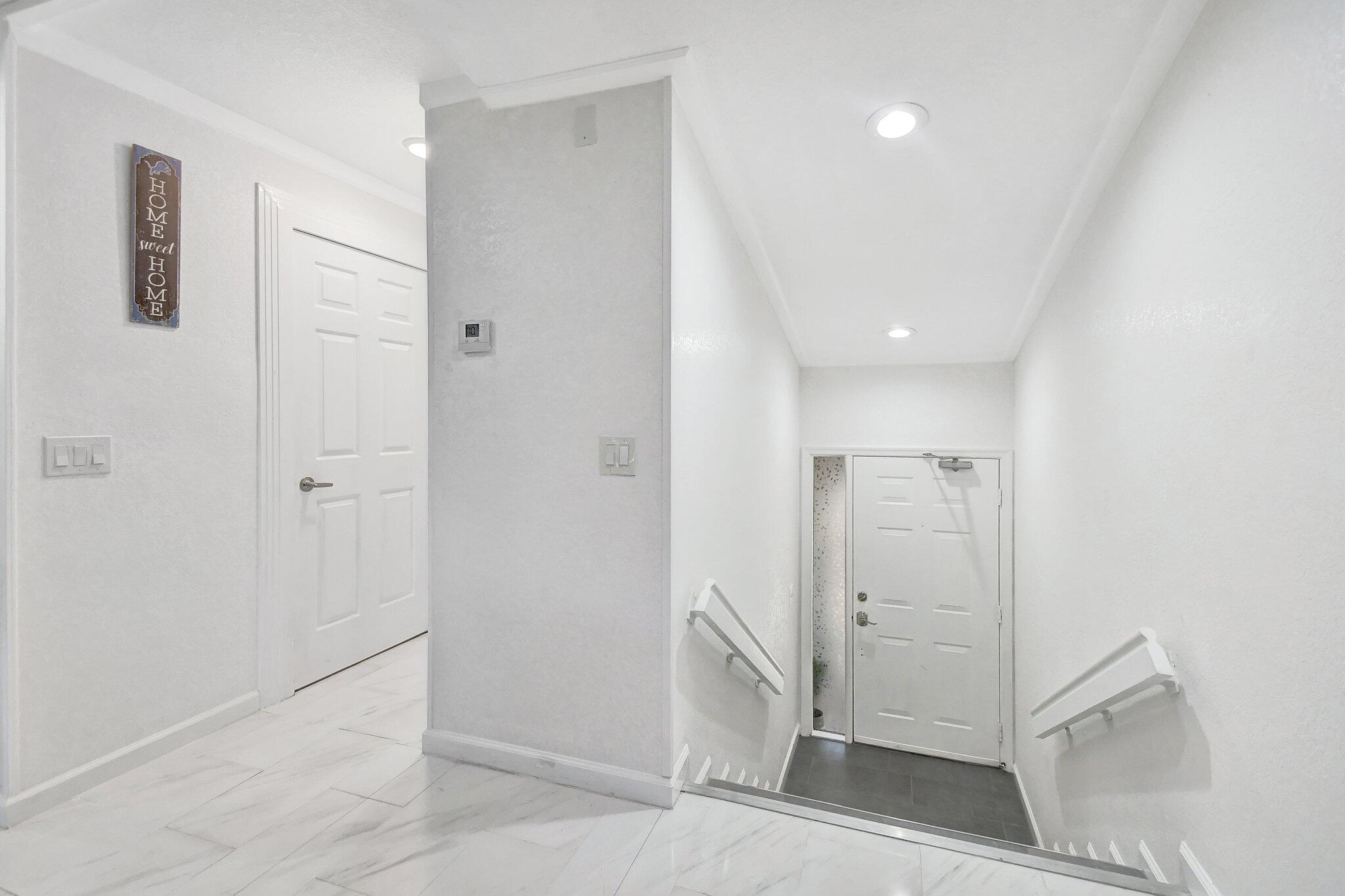 5700 Coach House Circle, Unit G Boca Raton, FL 33486 - Photo 5 of 40 5-web-or-mls-DSC_0066