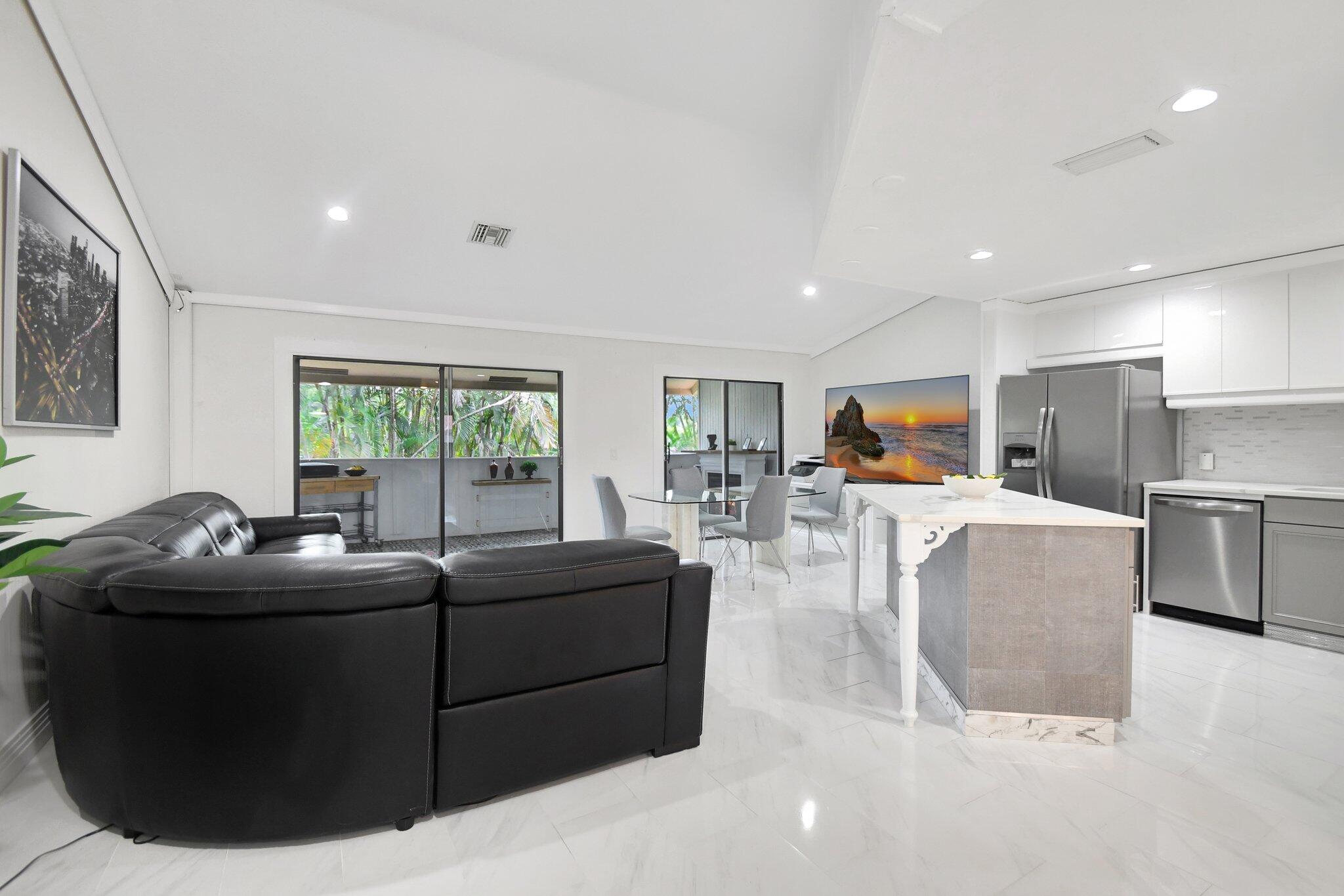 5700 Coach House Circle, Unit G Boca Raton, FL 33486 - Photo 6 of 40 6-web-or-mls-DSC_0071