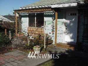 1122 North 32nd Street Renton, WA 98056 - Photo 1 of 1