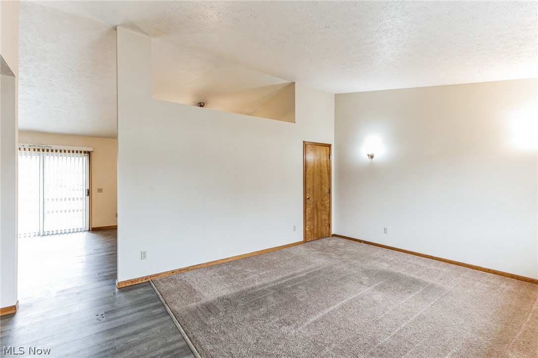 4248 Laurel Road Lorain, OH 44055 - Photo 3 of 23