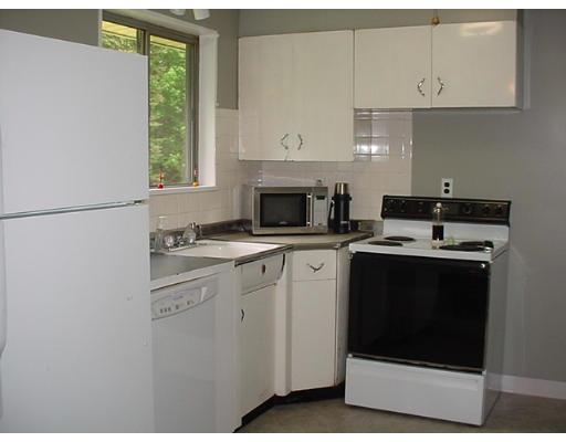 112 Londonderry Road Framingham, MA 01701 - Photo 3 of 10 Gallery Image 3