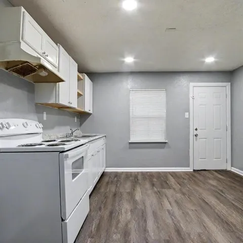 $1,195 | 1212 Riverview Drive, Unit A, Irving, TX 75060