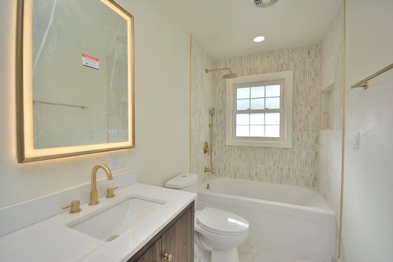 2106 Murphy Woods Road Beloit, WI 53511 - Photo 19 of 44 PRIMARY BATH