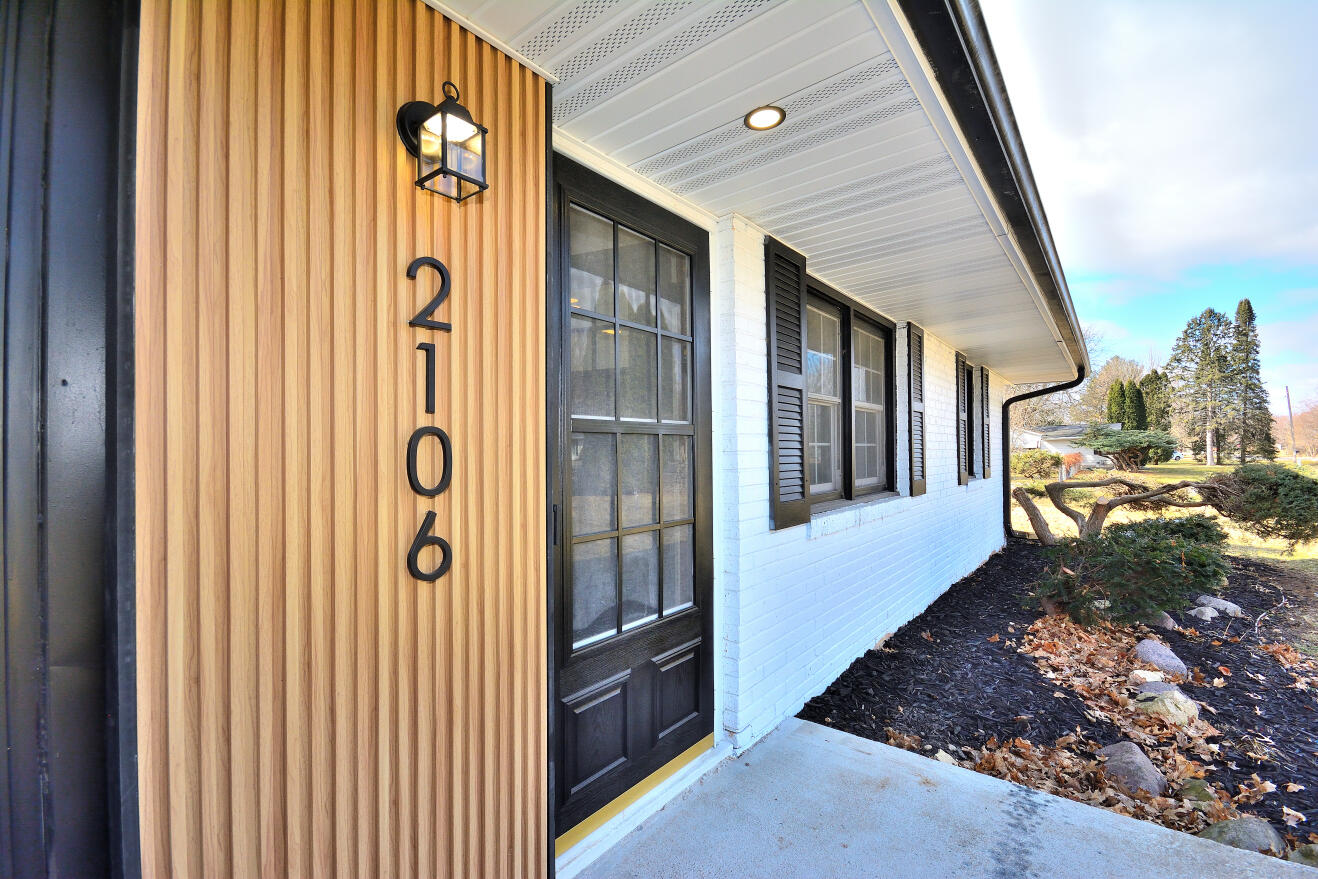 2106 Murphy Woods Road Beloit, WI 53511 - Photo 2 of 44 FRONT DOOR