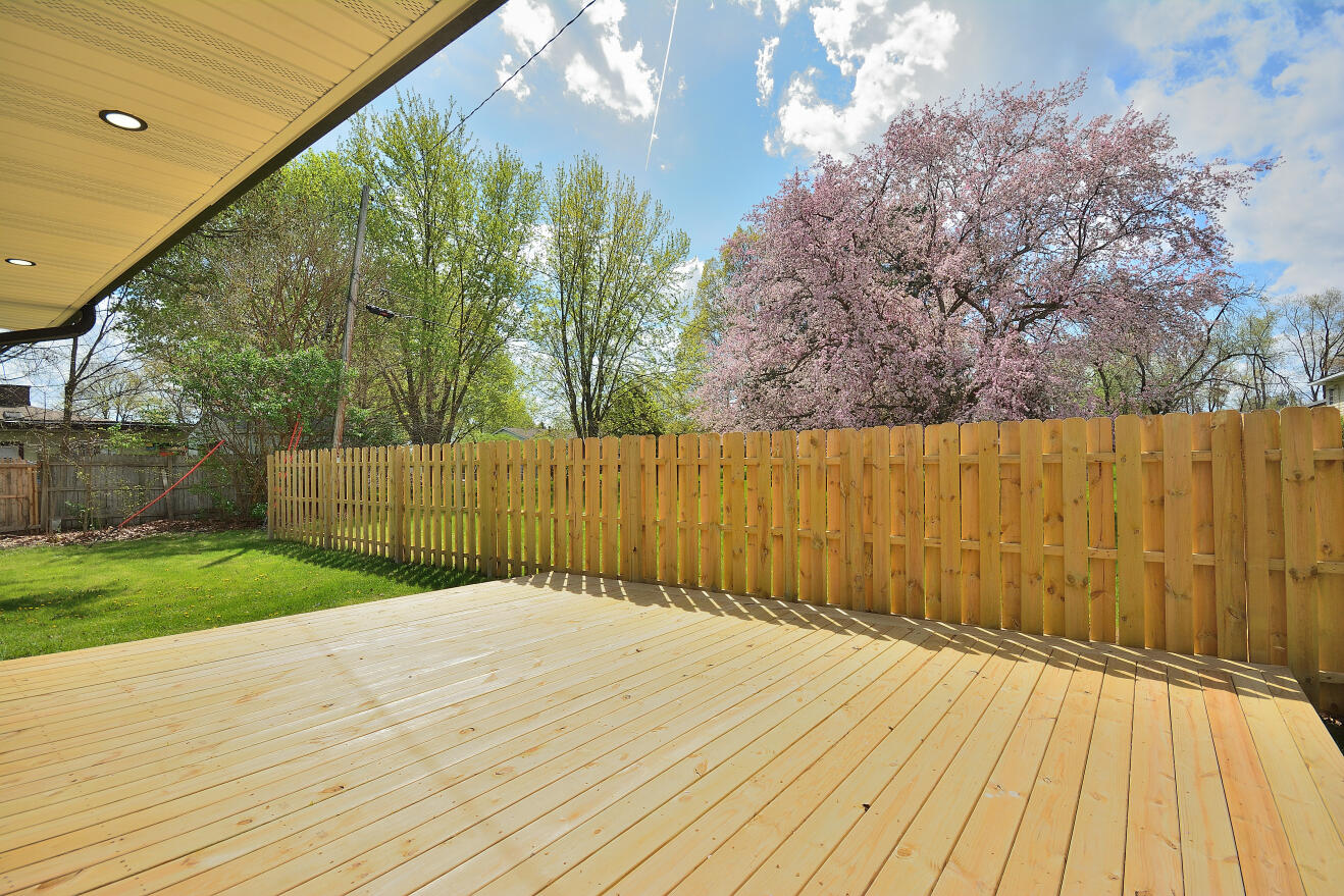 2106 Murphy Woods Road Beloit, WI 53511 - Photo 43 of 47 DECK!