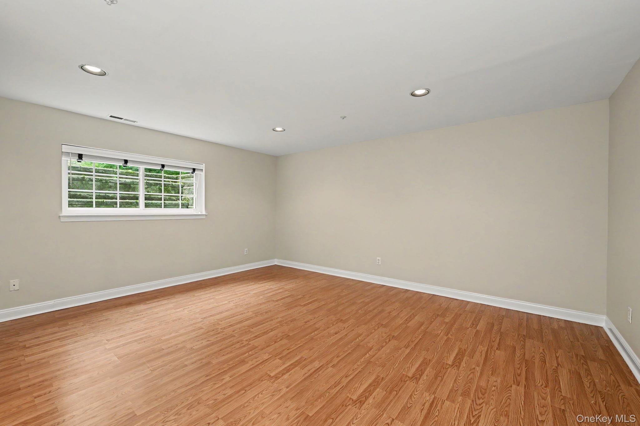 34 Winding Ridge Road White Plains, NY 10603 - Photo 24 of 37