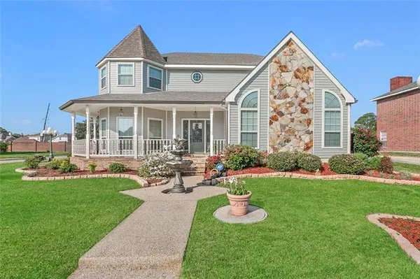 $525,000 | 3924 Lake Arrowhead Drive, Harvey, LA 70058