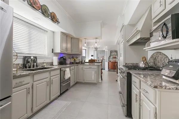 $525,000 | 3924 Lake Arrowhead Drive, Harvey, LA 70058