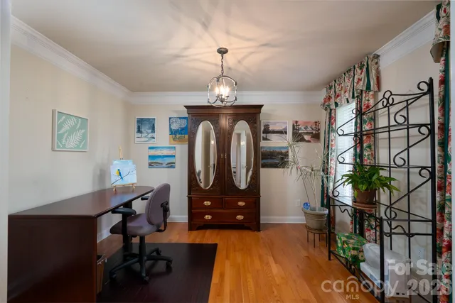 a view of a livingroom with furniture