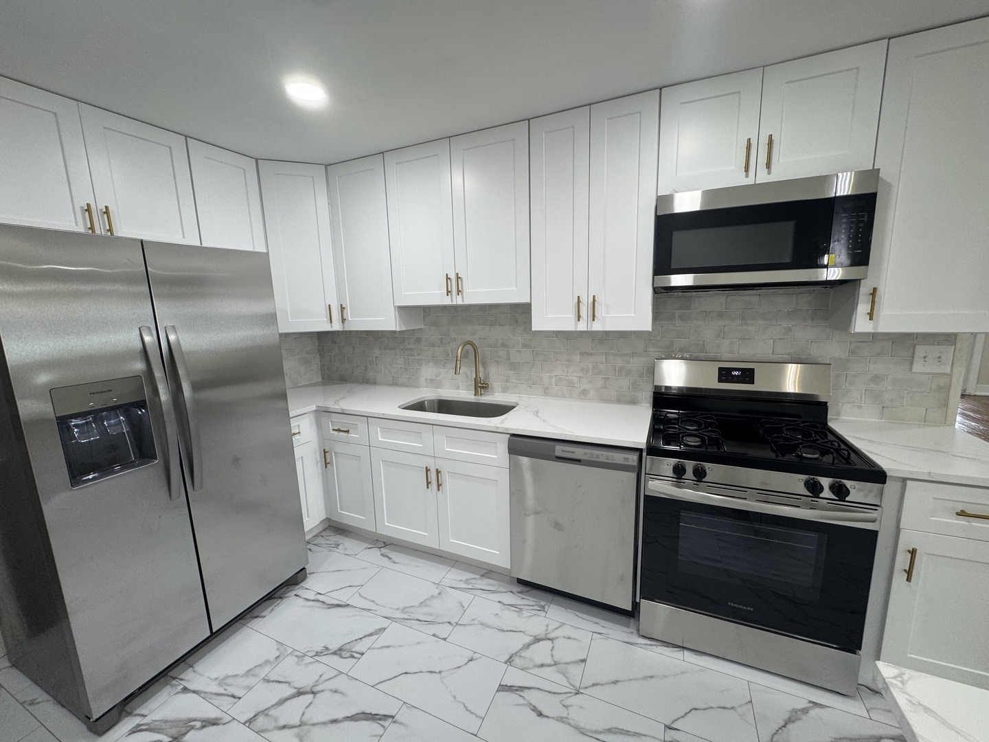 9561 Dee Road, Unit 1A Des Plaines, IL 60016 - Photo 6 of 13