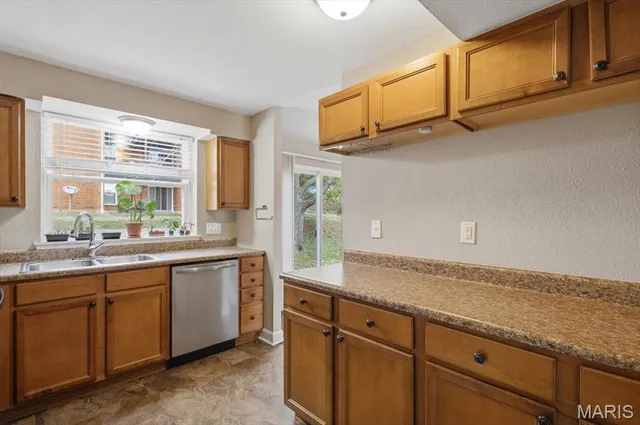 $234,900 | 1939 Hunting Lake Court, Unit 1939, Kirkwood, MO 63122