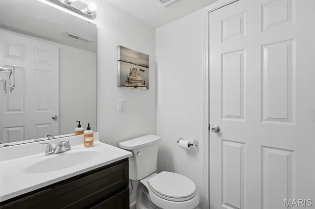 $234,900 | 1939 Hunting Lake Court, Unit 1939, Kirkwood, MO 63122