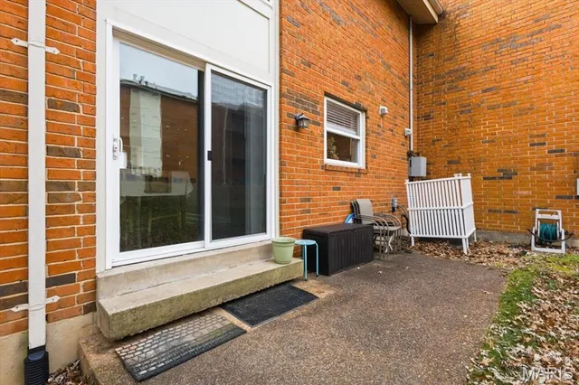 $234,900 | 1939 Hunting Lake Court, Unit 1939, Kirkwood, MO 63122