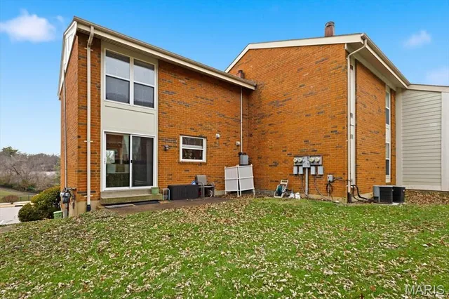 $234,900 | 1939 Hunting Lake Court, Unit 1939, Kirkwood, MO 63122