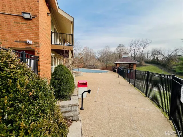 $234,900 | 1939 Hunting Lake Court, Unit 1939, Kirkwood, MO 63122