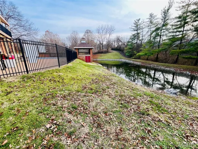 $234,900 | 1939 Hunting Lake Court, Unit 1939, Kirkwood, MO 63122