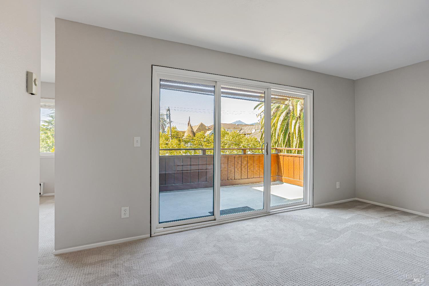 820 Mission Avenue, Unit 7 San Rafael, CA 94901 - Photo 8 of 33 an empty room with a fireplace