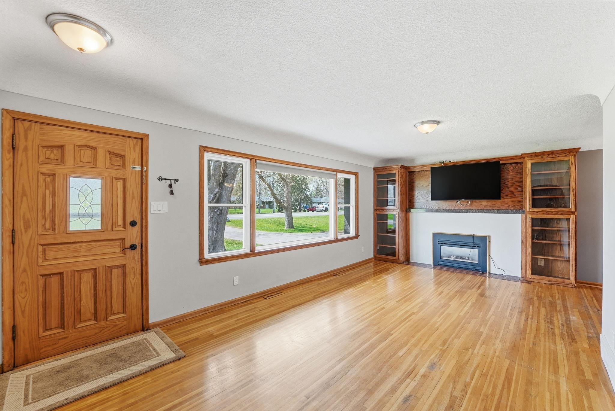 2396 Clearwater Road St. Cloud, MN 56301 - Photo 5 of 33