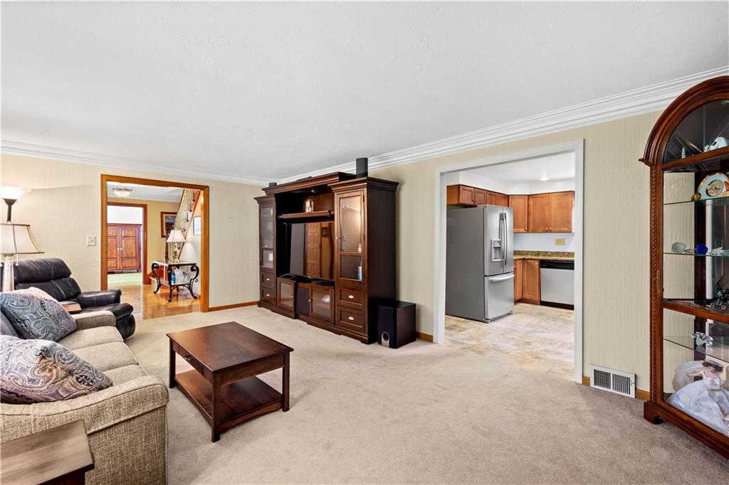 480 Miranda Road Pittsburgh, PA 15241 - Photo 6 of 43 Gallery Image 6