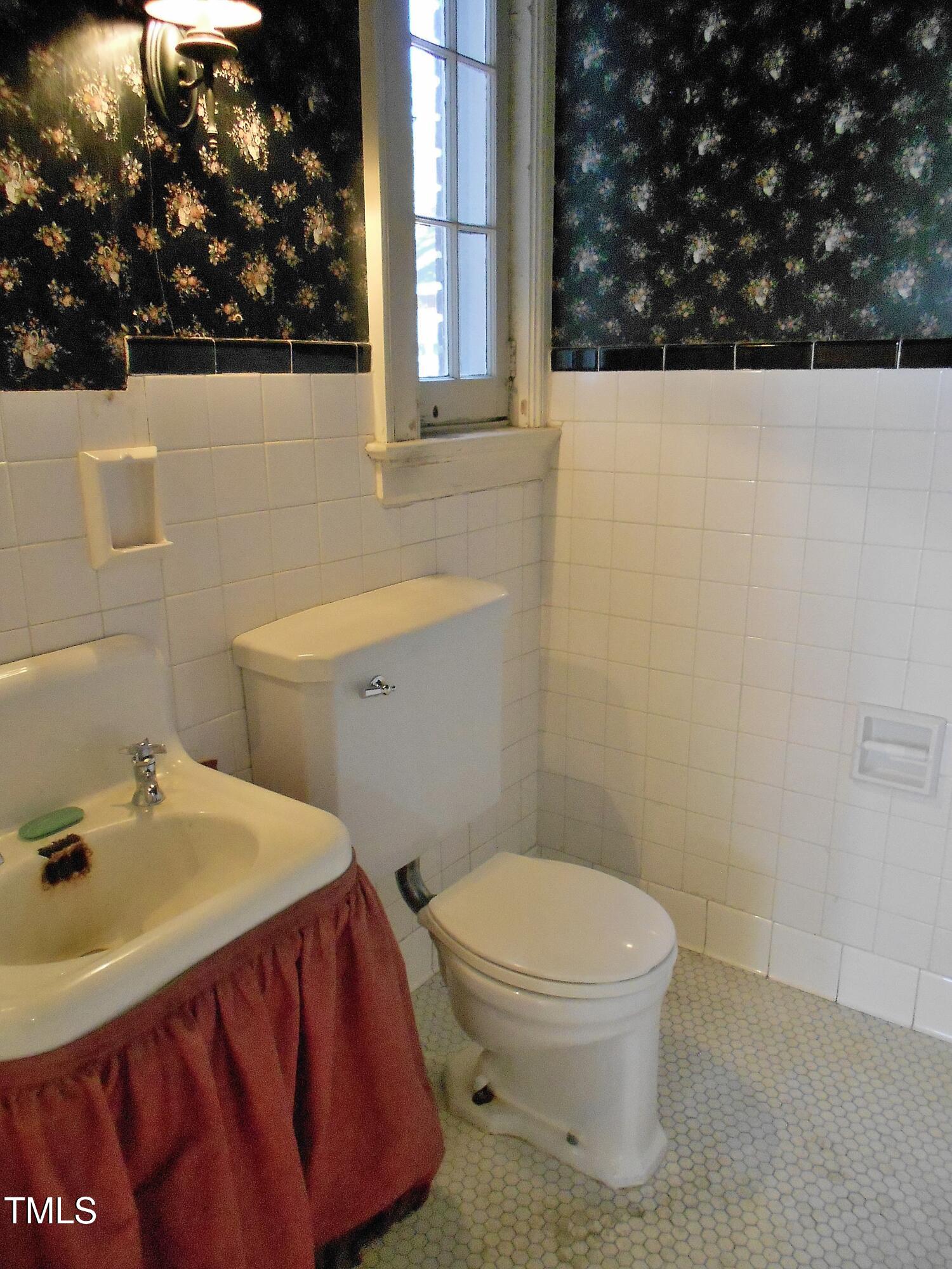 1703 St Marys Street Raleigh, NC 27608 - Photo 17 of 43 Main floor Powder Room