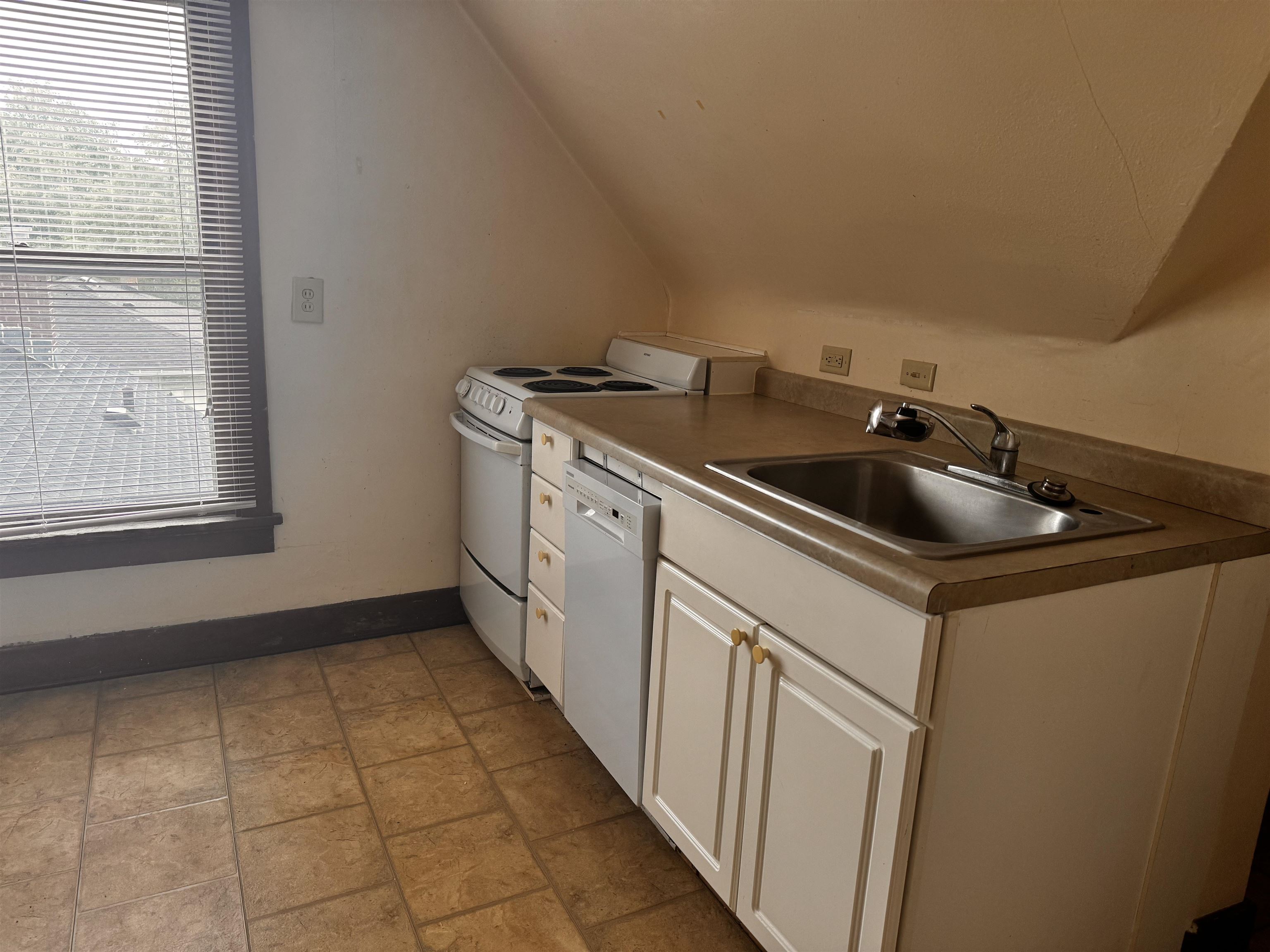 1013 Colby Street Madison, WI 53715 - Photo 2 of 12 Gallery Image 2