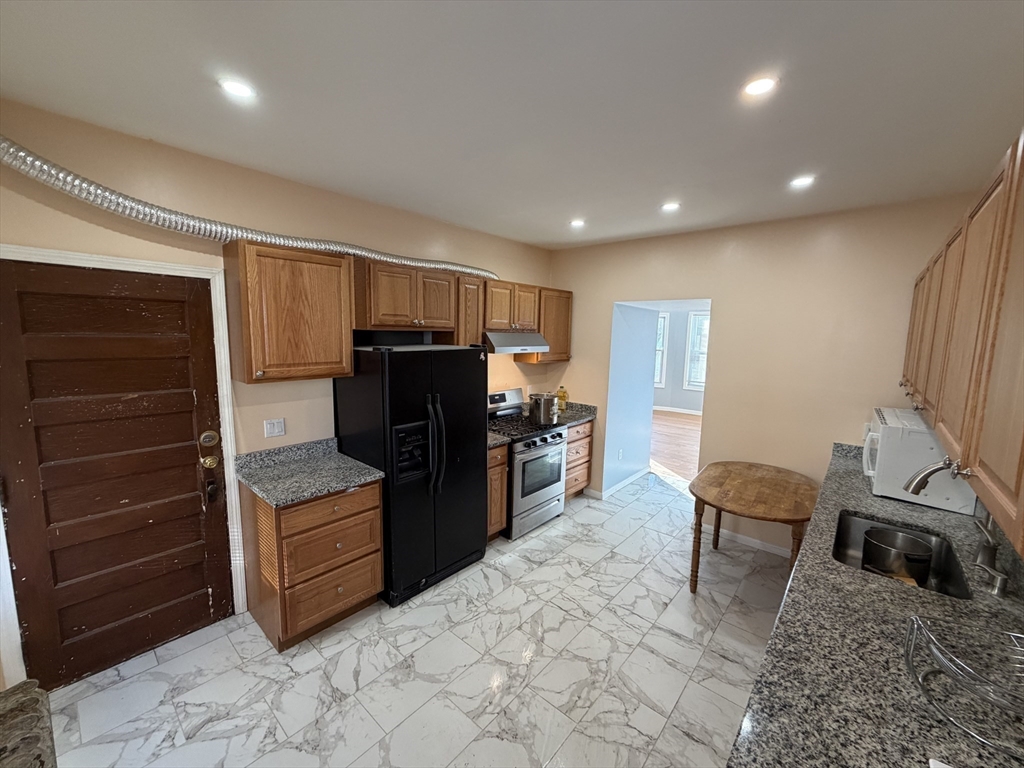 12 Stoneland Road Worcester, MA 01603 - Photo 8 of 39