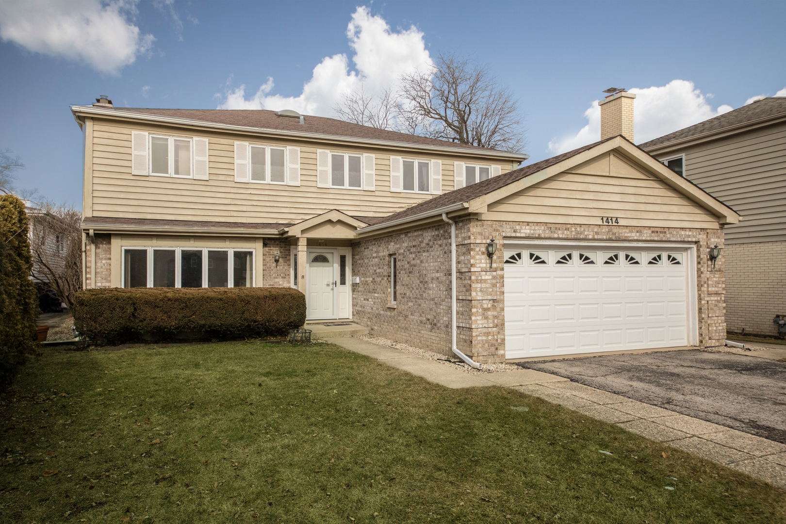 1414 West Talcott Road Park Ridge, IL 60068 - Photo 1 of 41 a front view of a house with a garden and yard