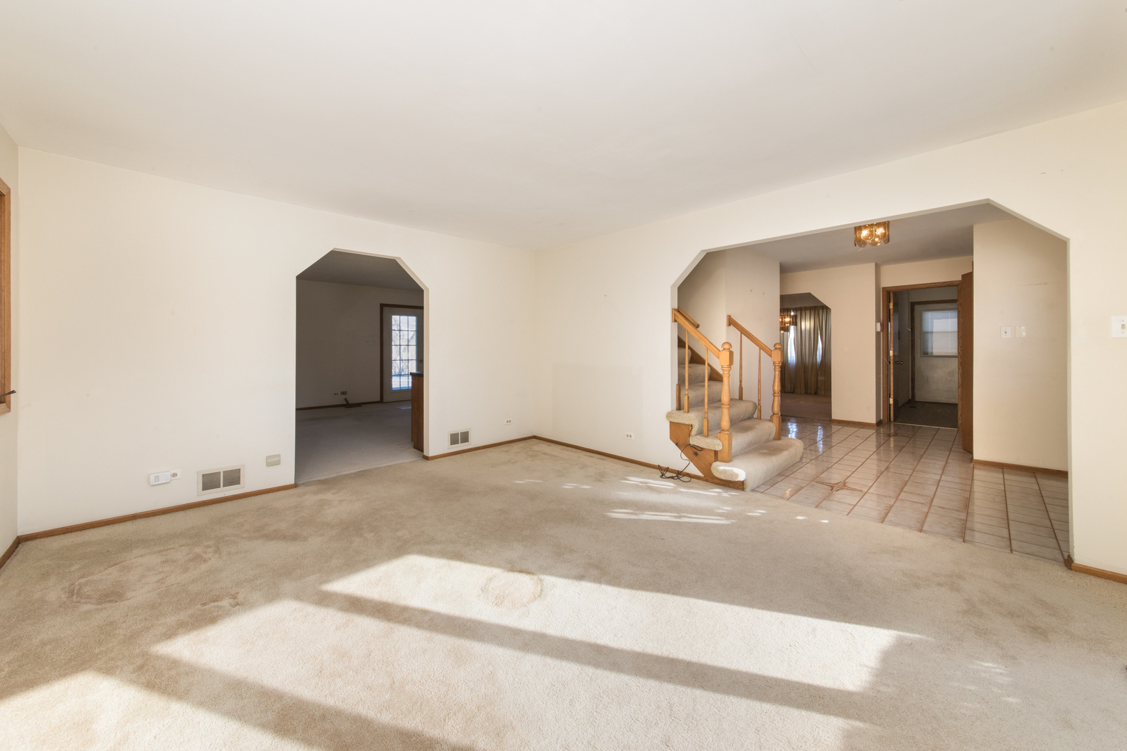 1414 West Talcott Road Park Ridge, IL 60068 - Photo 18 of 41 a view of a livingroom with wooden floor and a ceiling fan