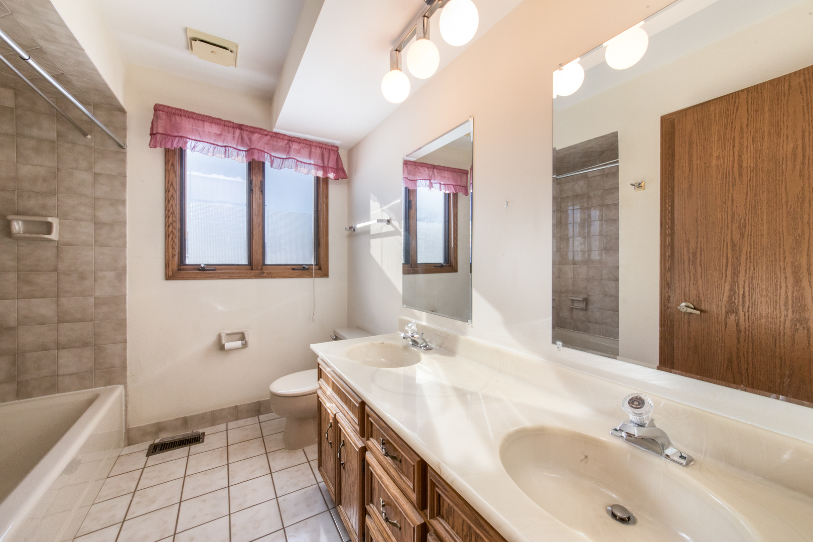 1414 West Talcott Road Park Ridge, IL 60068 - Photo 30 of 41 a bathroom with a sink a vanity and a mirror