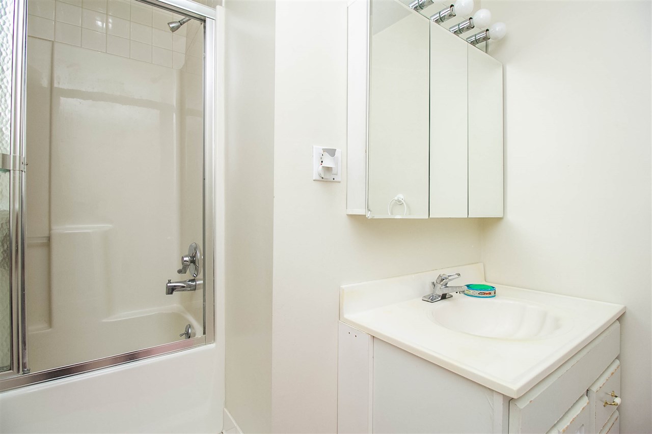 2090 Oakcrest Road Sterling Heights, MI 48310 - Photo 37 of 61 50031819-36.JPG