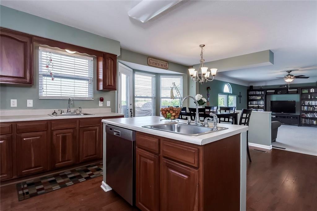 519 Blue Ridge Drive Coraopolis, PA 15108 - Photo 8 of 25 Gallery Image 8