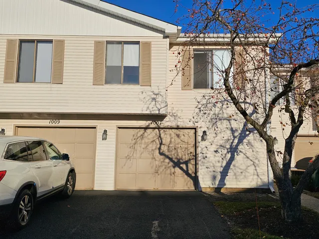 $225,000 | 1007 Cleveland Court, Vernon Hills, IL 60061