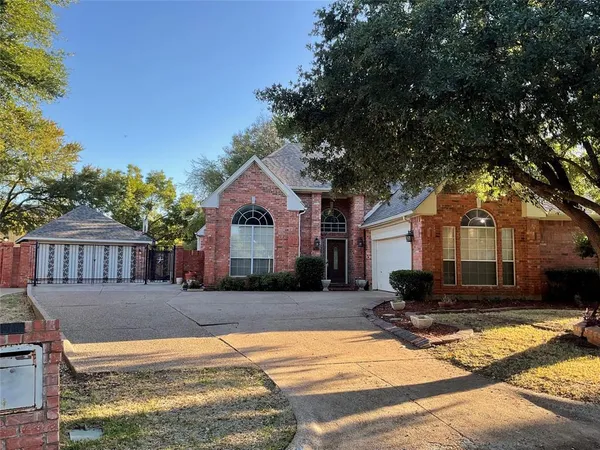 $499,999 | 2102 Hunter Pl Lane, Arlington, TX 76006
