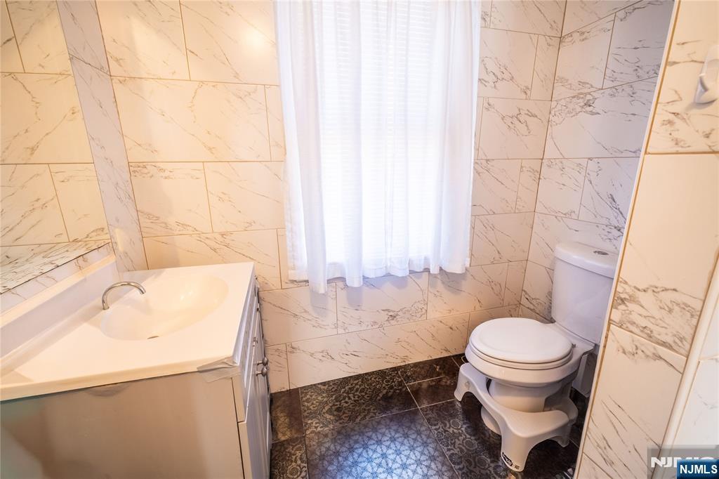 289 Rose Street Newark, NJ 07108 - Photo 20 of 29 a bathroom with a sink and a toilet