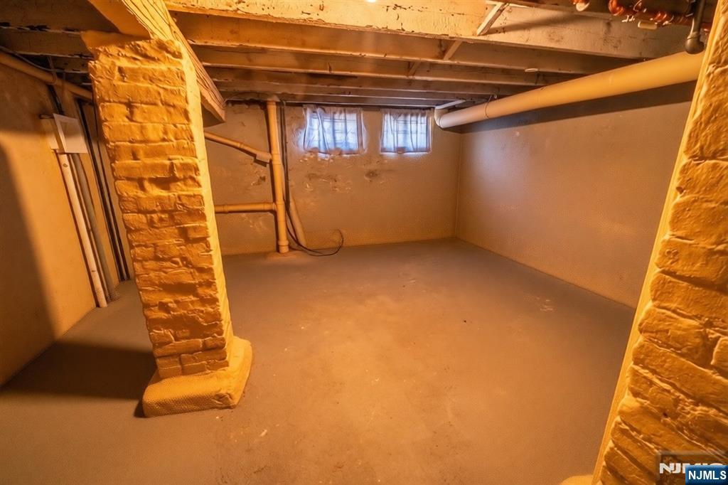 289 Rose Street Newark, NJ 07108 - Photo 25 of 29 a view of entryway