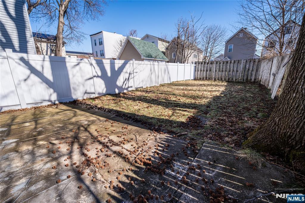 289 Rose Street Newark, NJ 07108 - Photo 28 of 29 a view of a backyard of a house