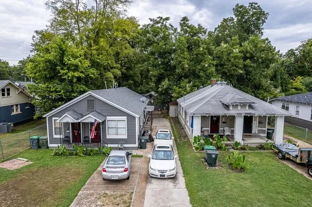 a view of a car park in front of house