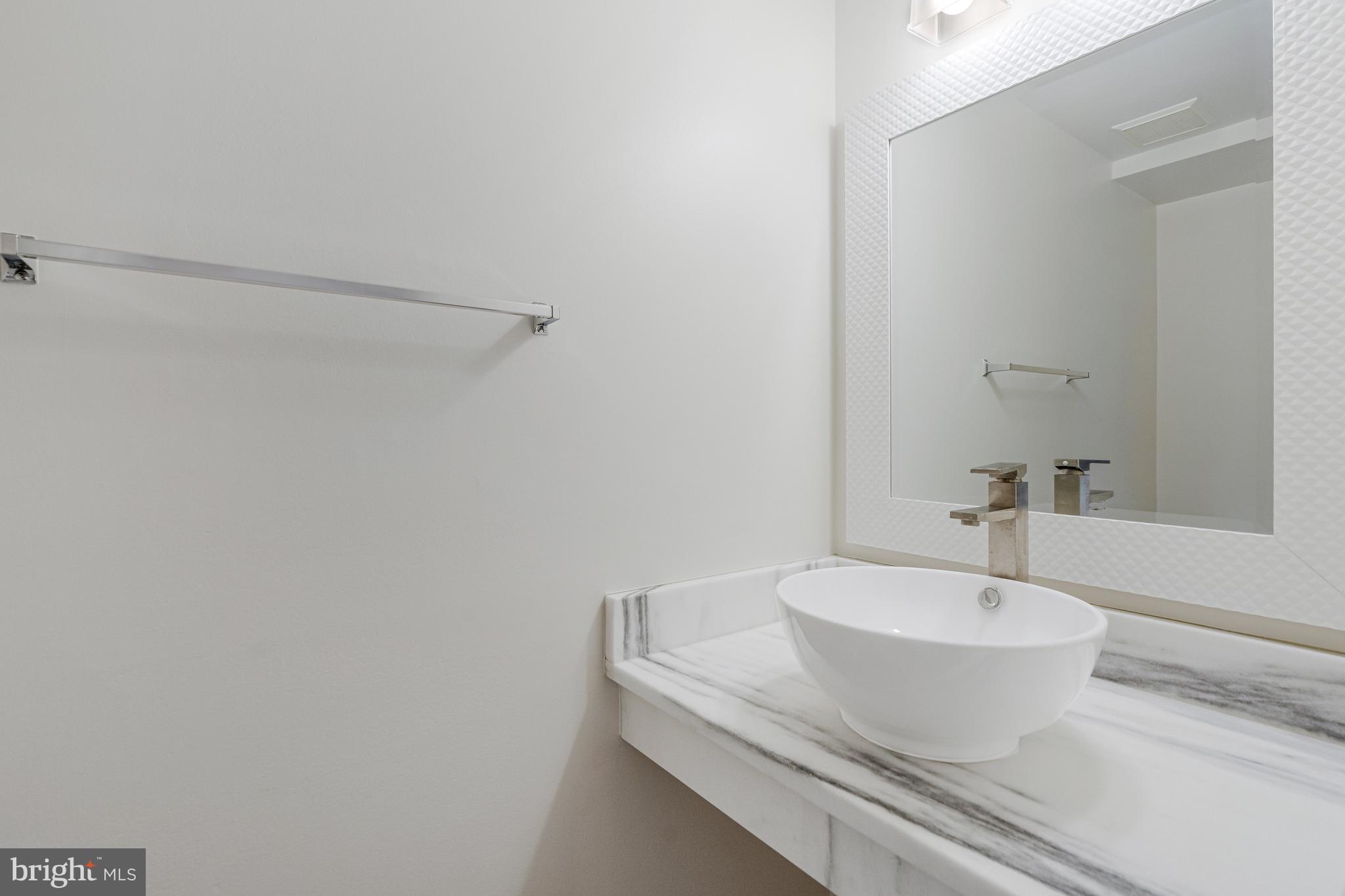 203 Greenfield Court Sterling, VA 20164 - Photo 5 of 48