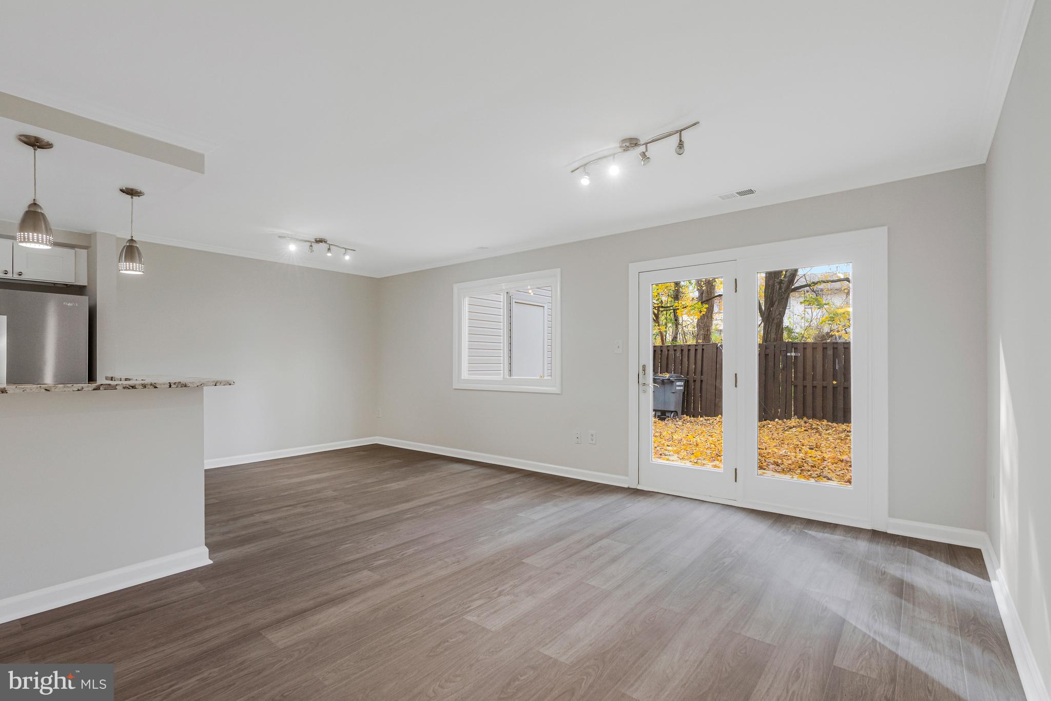 203 Greenfield Court Sterling, VA 20164 - Photo 7 of 48