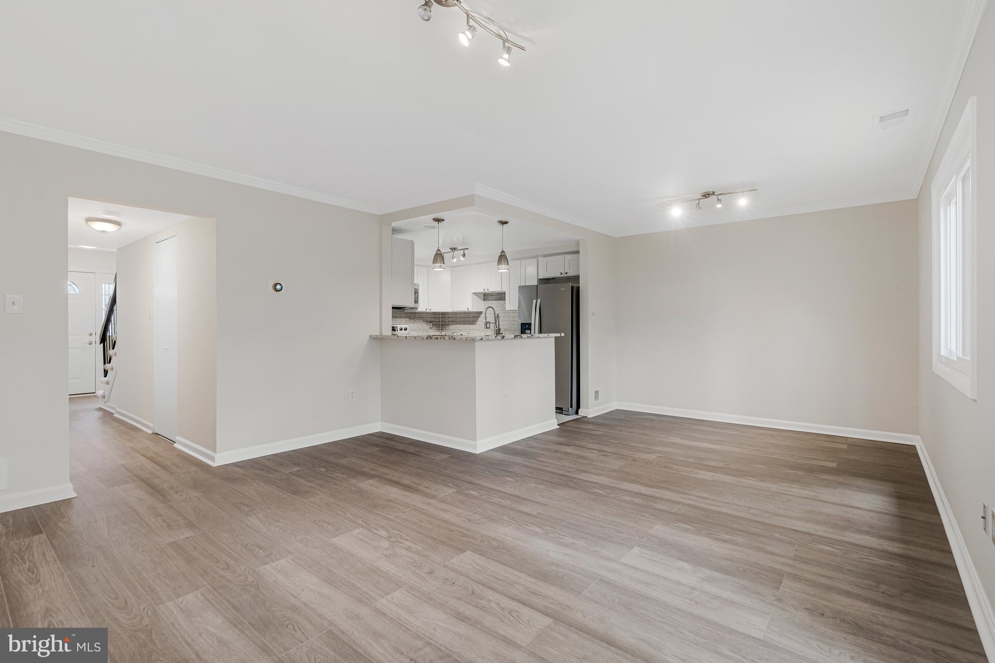 203 Greenfield Court Sterling, VA 20164 - Photo 8 of 48