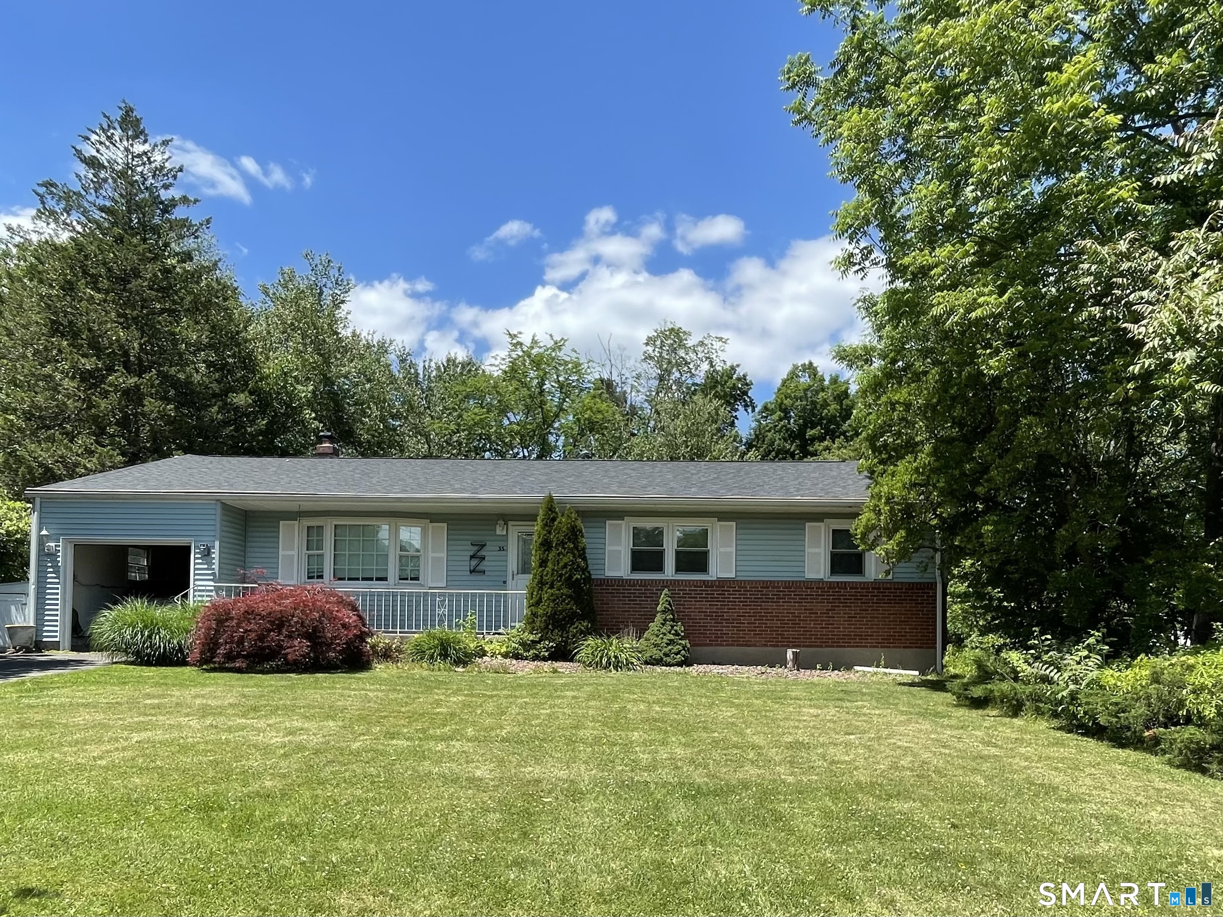 35 Woodmont Road West Hartford, CT 06117 - Photo 1 of 29