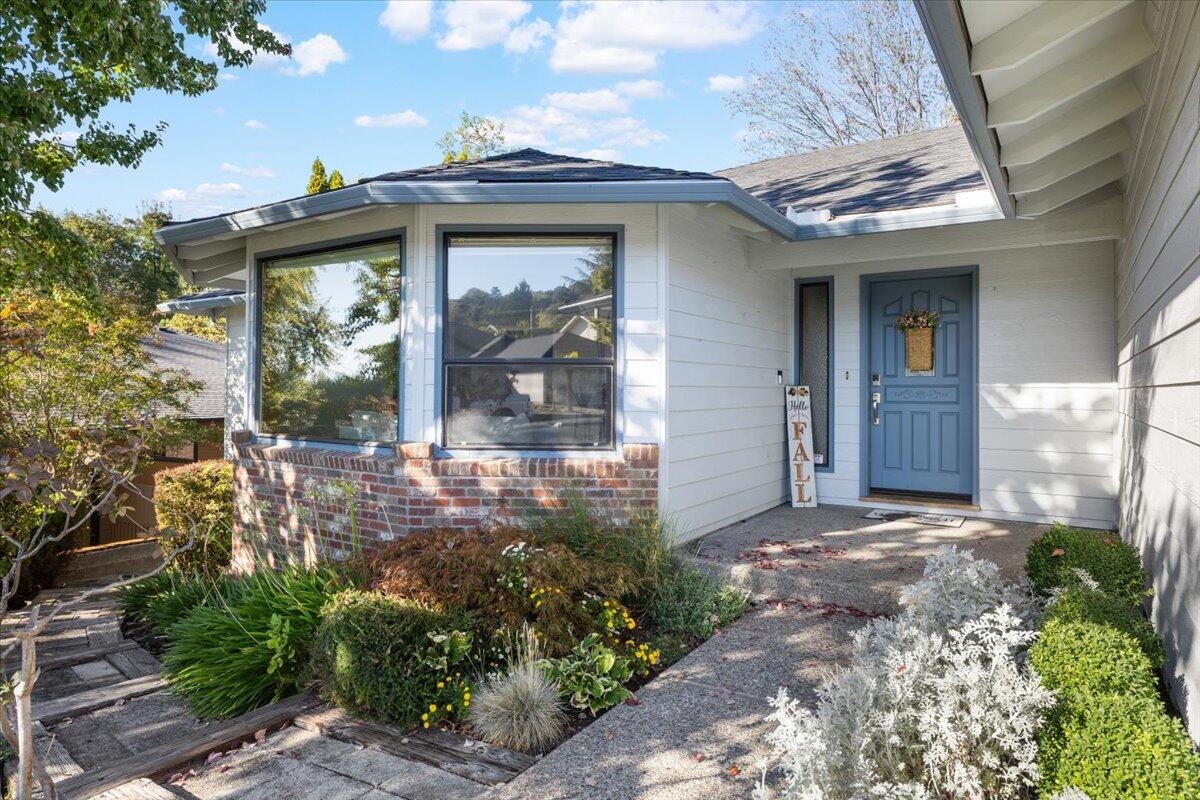 4267 Innsbruck Ridge Medford, OR 97504 - Photo 3 of 32 05-CI_0406