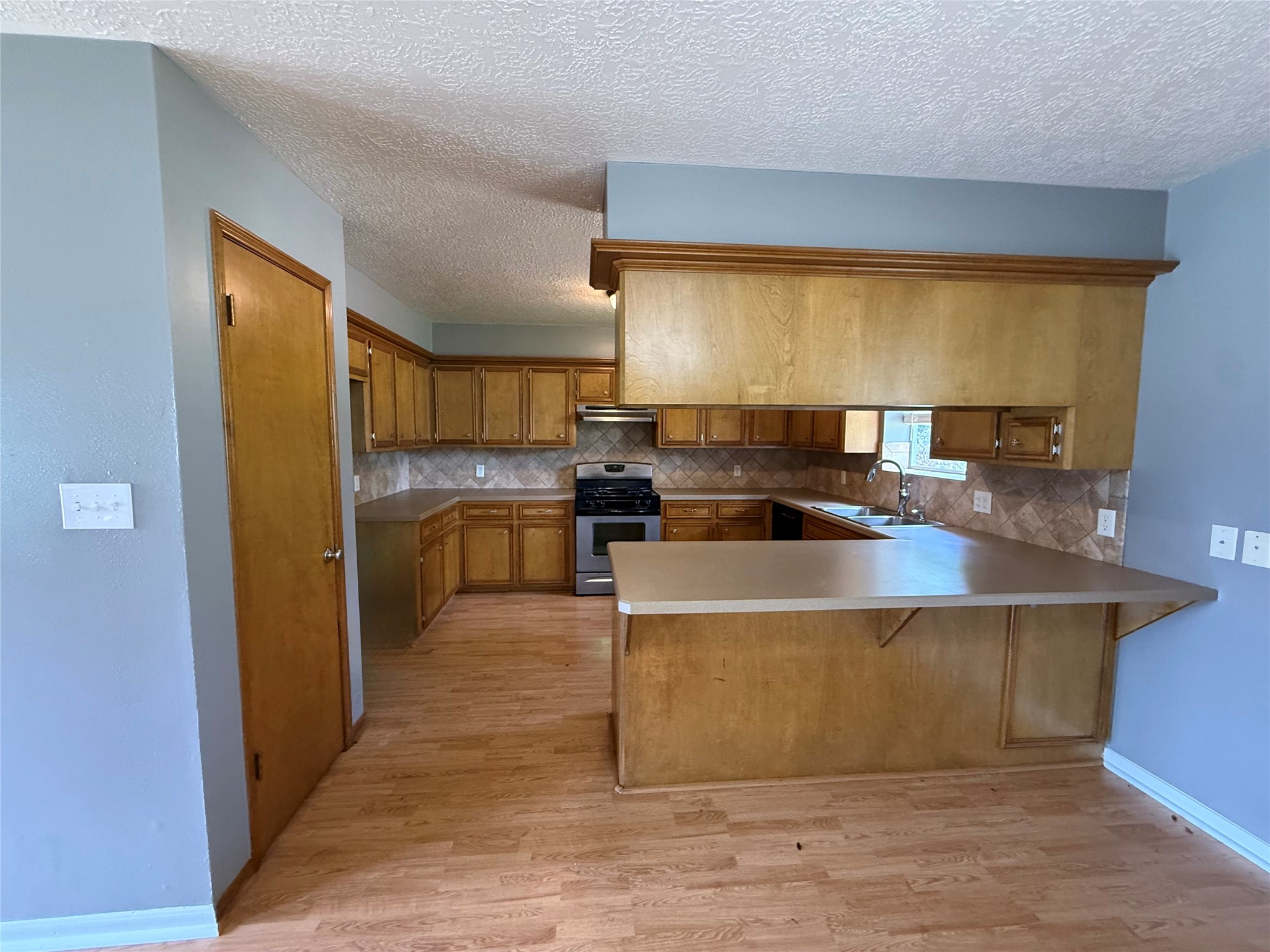 18751 FM 1484 Road Conroe, TX 77303 - Photo 6 of 36 Kitchen with tons of counter and cabinet space!