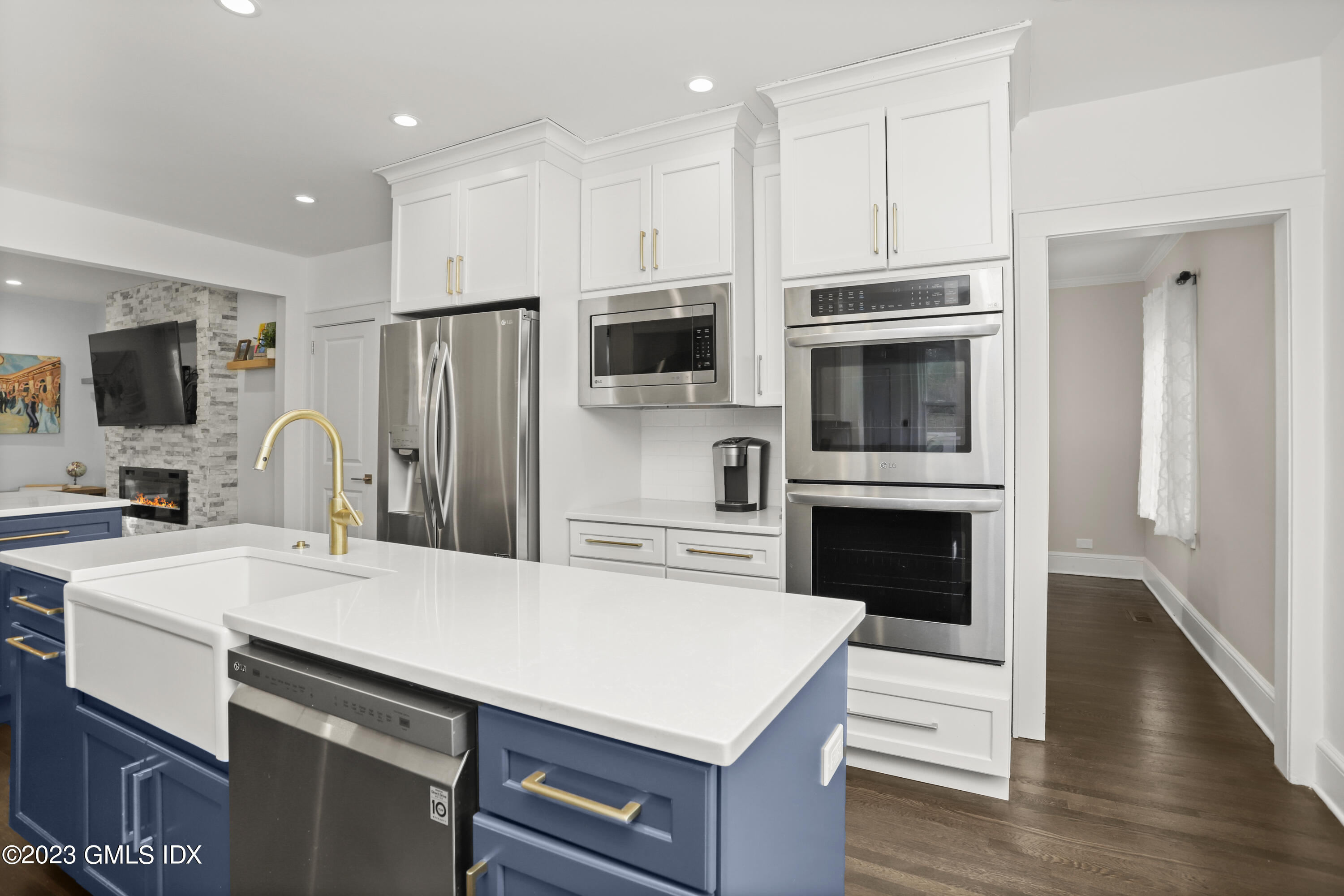 8 Scott Road Greenwich, CT 06831 - Photo 4 of 38 020