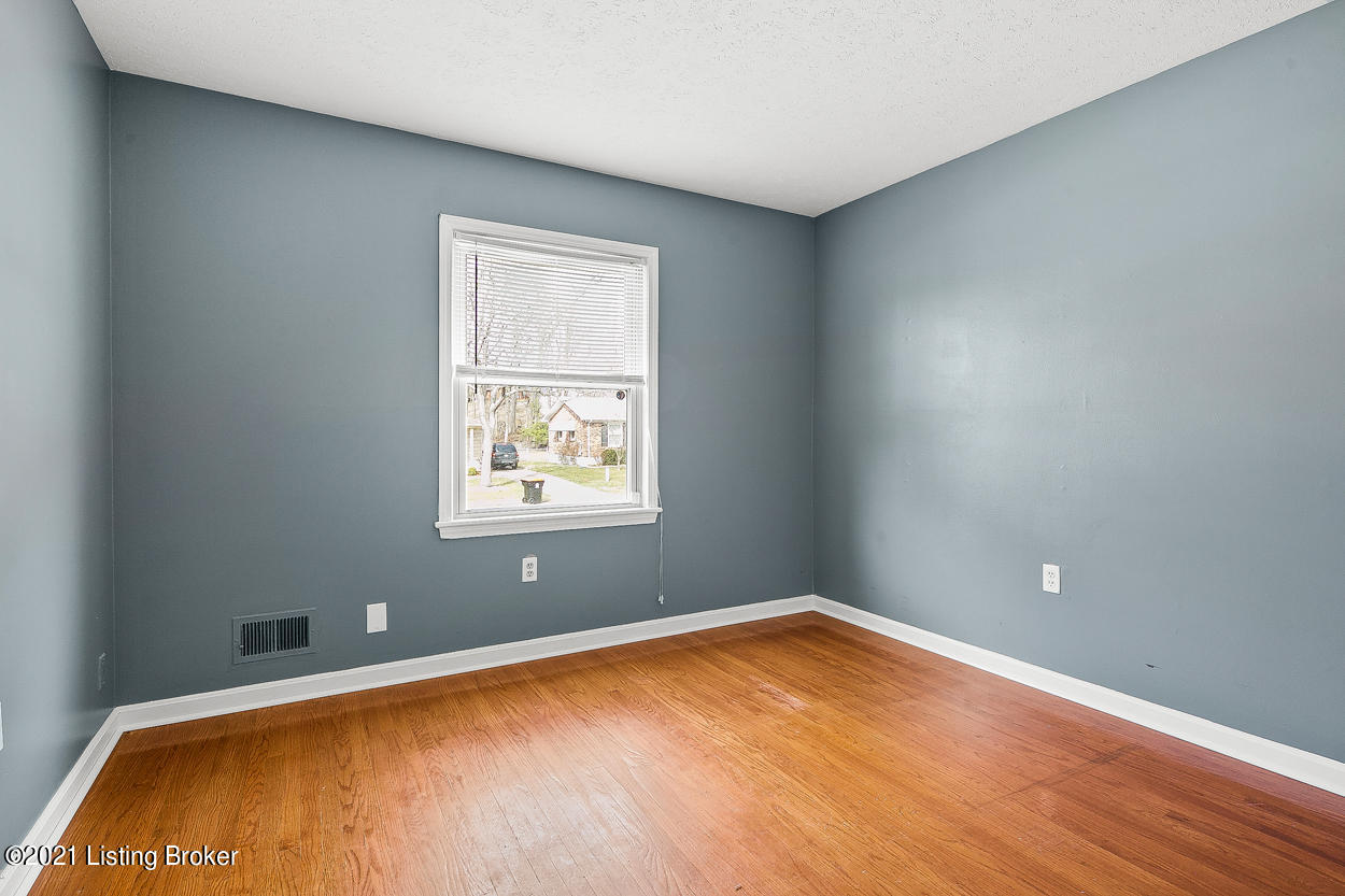 1544 Knight Road Louisville, KY 40216 - Photo 22 of 49 20