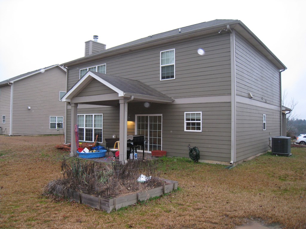 REAR RIGHT VIEW