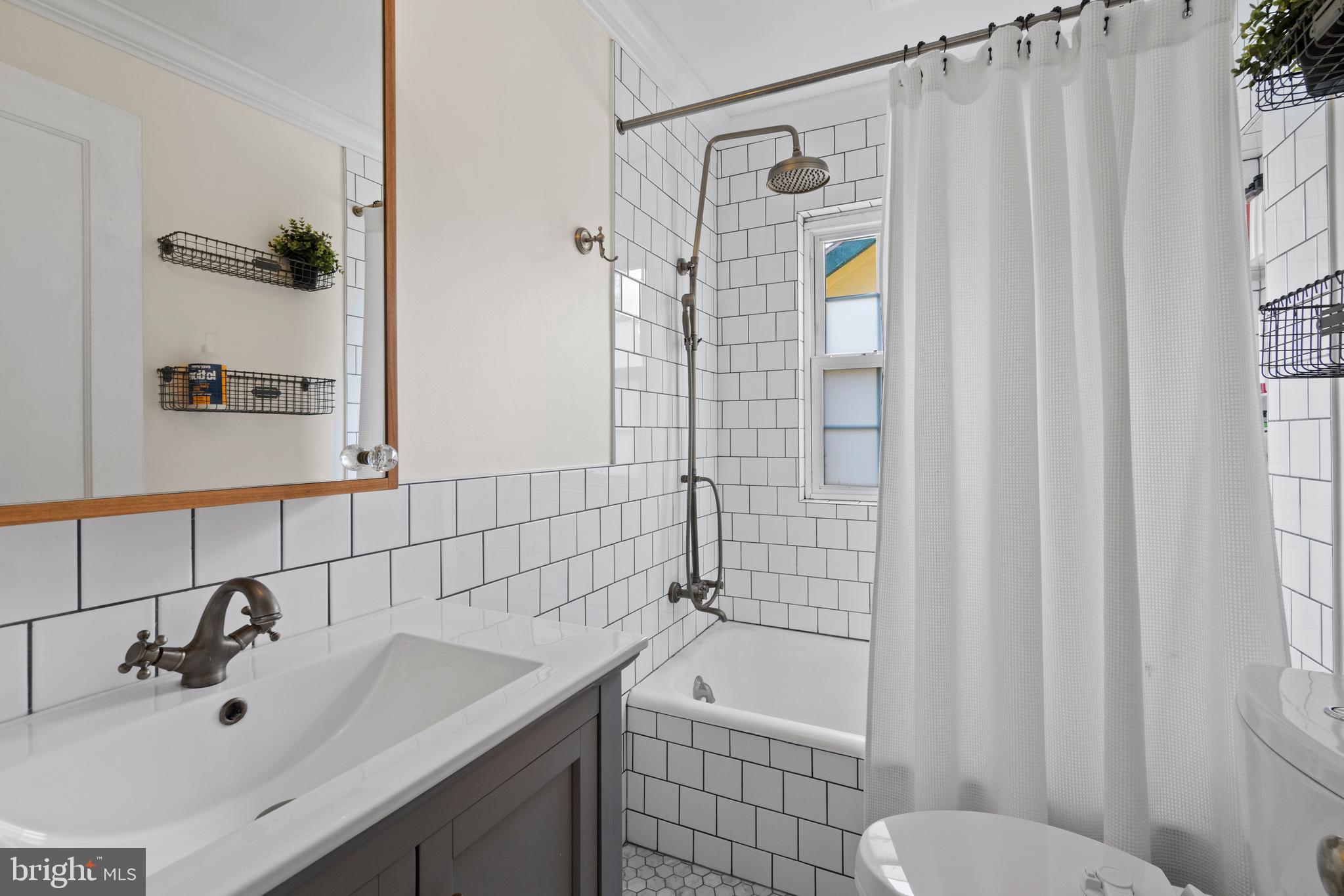 819 Aspen Street Northwest Washington, DC 20012 - Photo 20 of 33 Bathroom 2