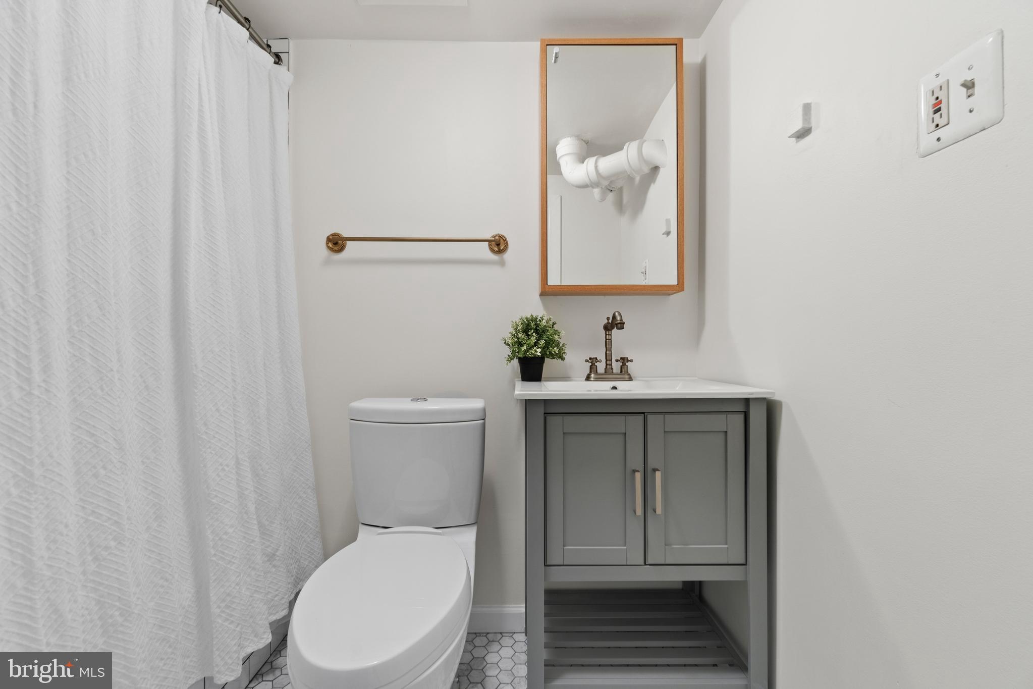 819 Aspen Street Northwest Washington, DC 20012 - Photo 30 of 33 Bathroom 3