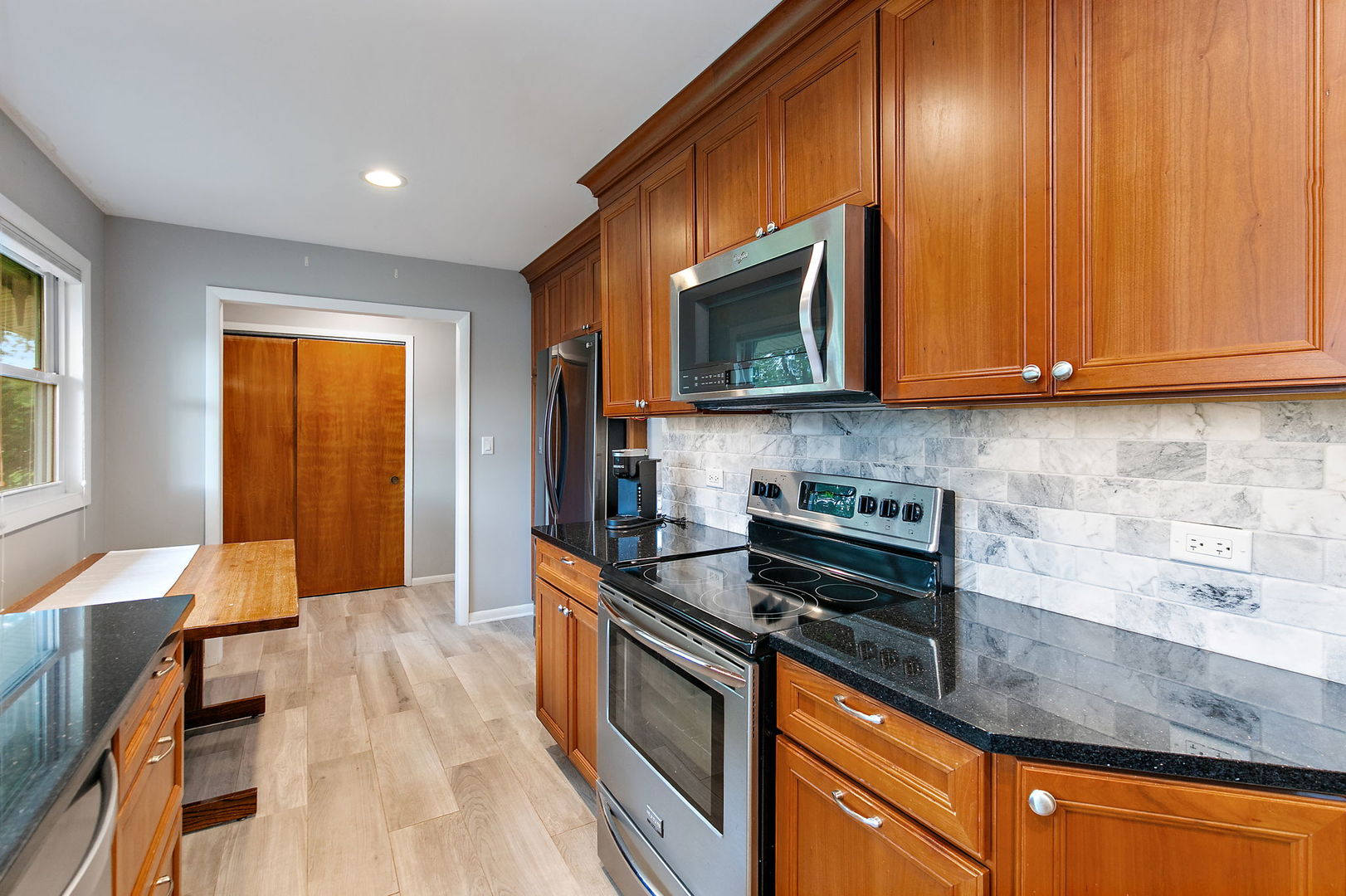 443 Glendale Road Roselle, IL 60172 - Photo 6 of 31 Gallery Image 6